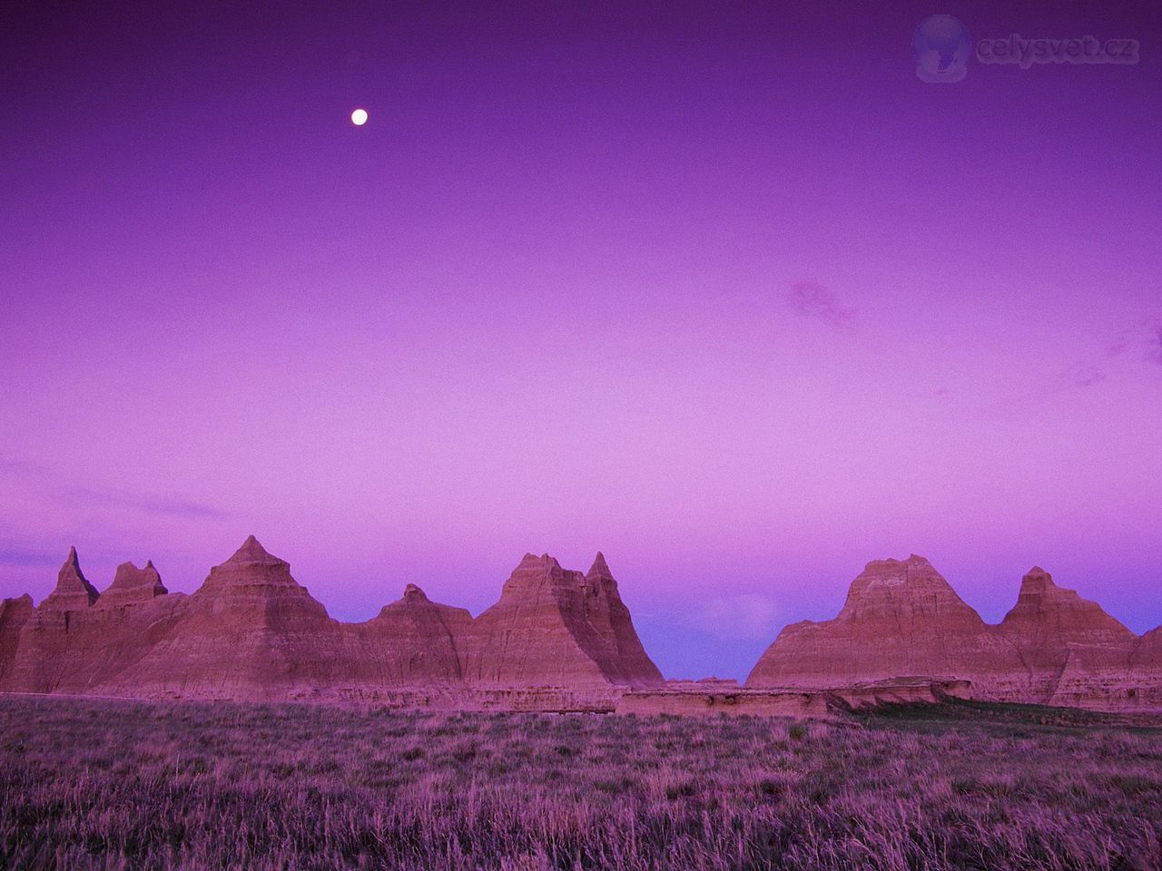 Foto: Badlands National Park At Dusk, South Dakota