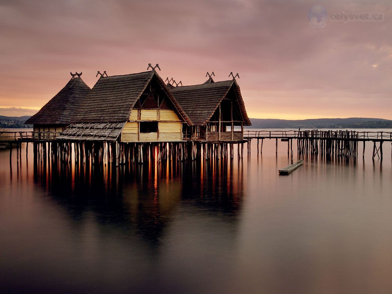 Foto: Lake Dwellings, Pfahlbau Museum Of Unteruhldigen, Baden Wuerttemberg, Germany