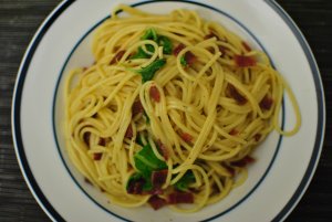 Recept online: pagety Carbonara: pagety se slaninou, esnekem, parmeznem a smetanou